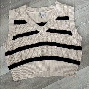 Sincerely Jules V-Neck Sweater Vest in Cream and Black
